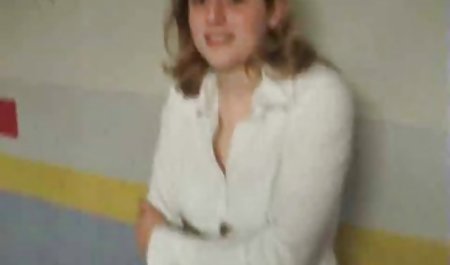 Milf Busty Reny لینک کانال سکسی واتساپ مشاعهای غول پیکر خود را در دوربین نشان می دهد